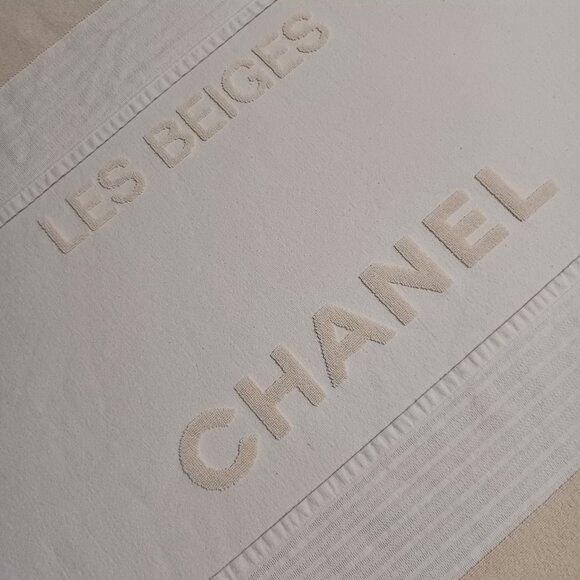 CHANEL Parfums Beach Towel - NEW - Ultra Large (37'' x 66'') - Picture 7 of 8